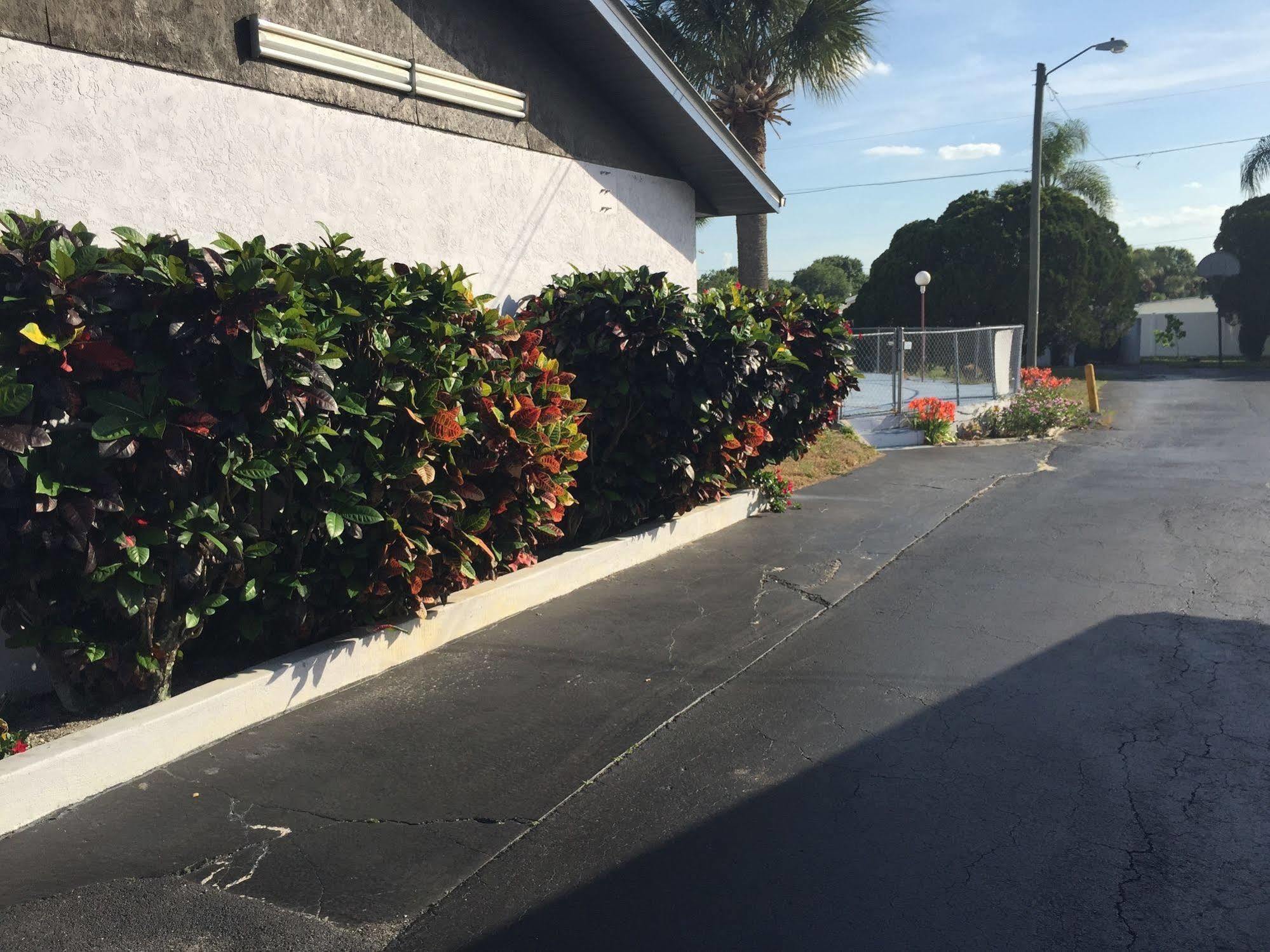 Sebring Inn Exteriér fotografie